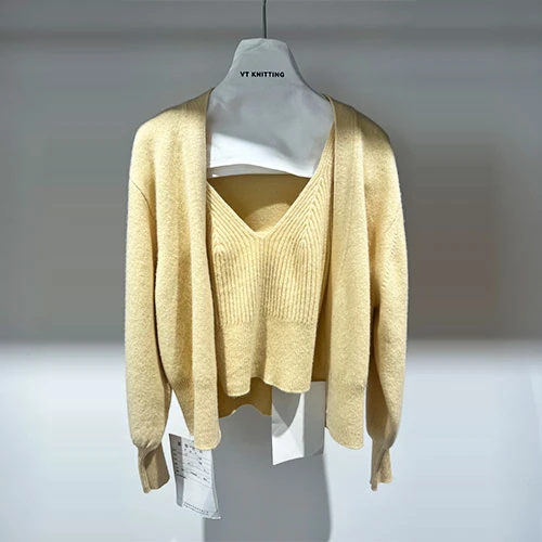 Knitted ob daim teeb saum thiab cardigan