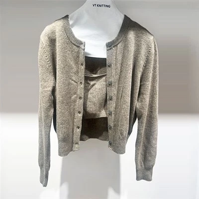 Cropped sab saum toj thiab Cardigan teeb tsa