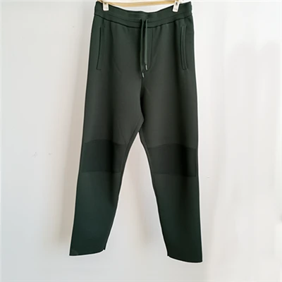 Txiv neej Knit ris nrog hnab ris